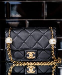 CHANEL FLAP BAG - SMALL - BLACK - CAVIAR - GOLD