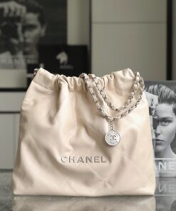 CHANEL 22 - MEDIUM - LIGHT BEIGE - SHINY CALFSKIN - SILVER
