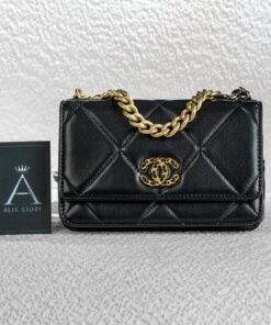 CHANEL 19 WOC BAG - BLACK - LAMBSKIN - MIX METAL