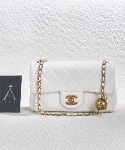 CHANEL FLAP BAG WITH CHAIN - WHITE - LAMBSKIN - AGED GOLD