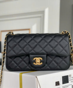 CHANEL FLAP BAG WITH CHAIN – BLACK – LAMBSKIN – AGED GOLD