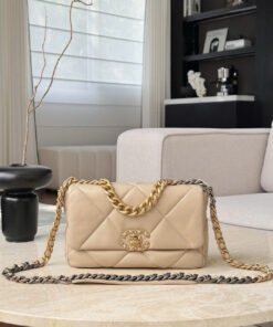 CHANEL 19 - SMALL - LIGHT BEIGE - LAMBSKIN - GOLD