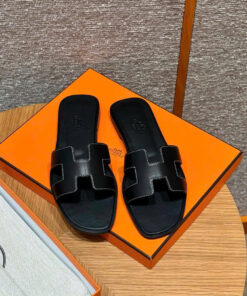 HERMES ORAN SANDALS - NOIR - SWIFT
