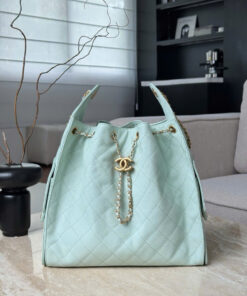 CHANEL 25 – MEDIUM – LIGHT GREEN – CAVIAR – GOLD