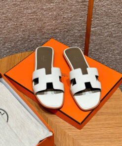 HERMES ORAN SANDALS – BLANC – EPSOM