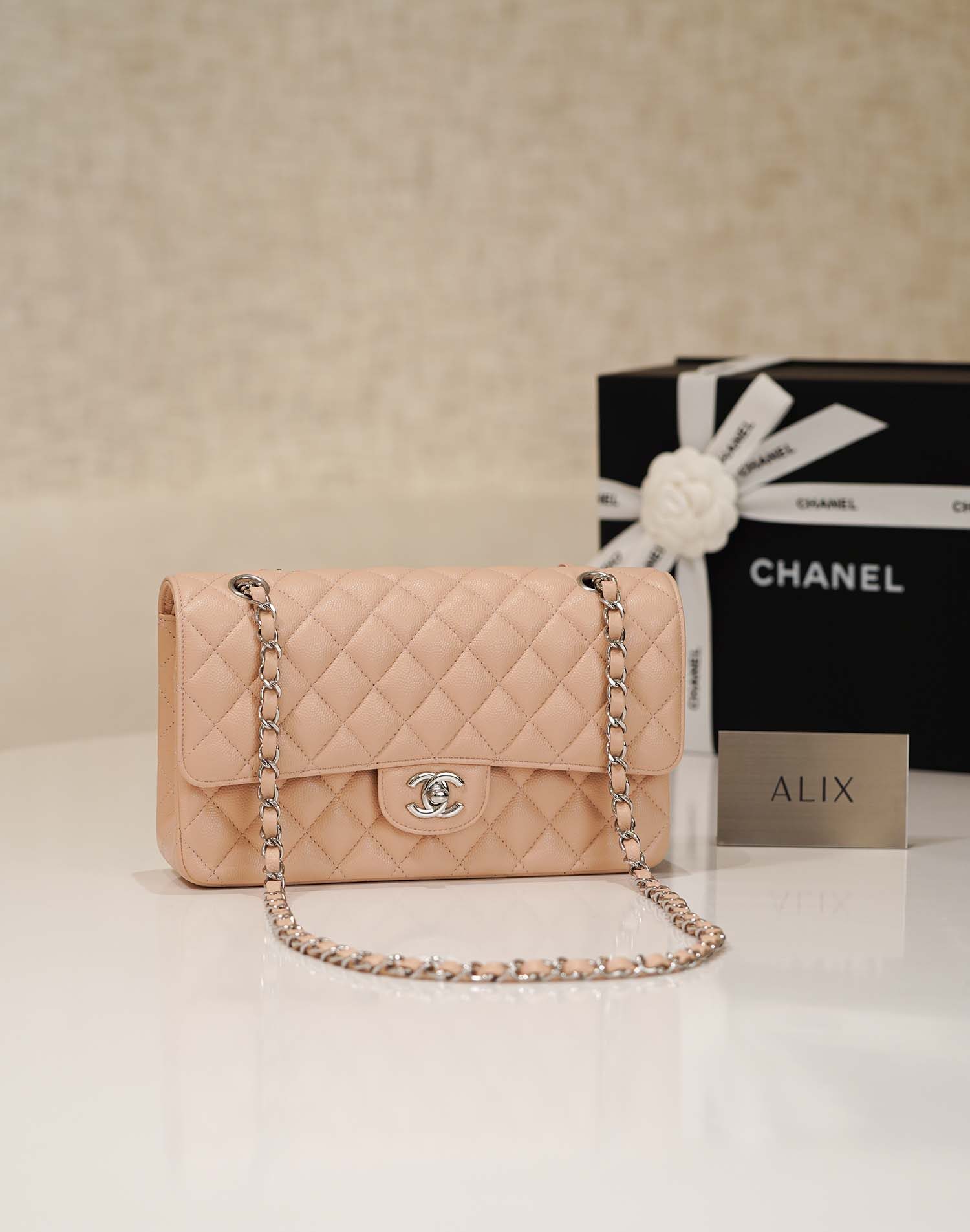 CHANEL CLASSIC – 25 – LIGHT BEIGE – CAVIAR – SILVER
