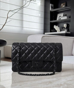 CHANEL CLASSIC – 25 – BLACK – LAMBSKIN – SO BLACK