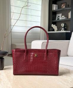 CHANEL 26S SHOPPING BAG – SMALL – BURGUNDY – CROCODILE EMBOSSED CALFSKIN – GOLD